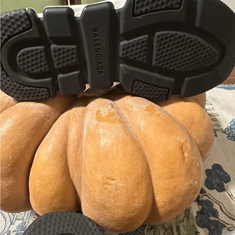 Size 7 - Balenciaga Speed Sneaker
Black White W - Picture 5 of 6